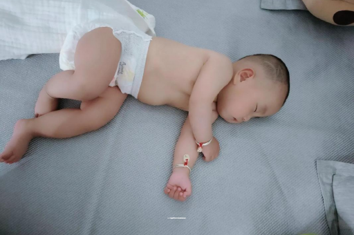 瓦房店六个月宝宝眼睛散光